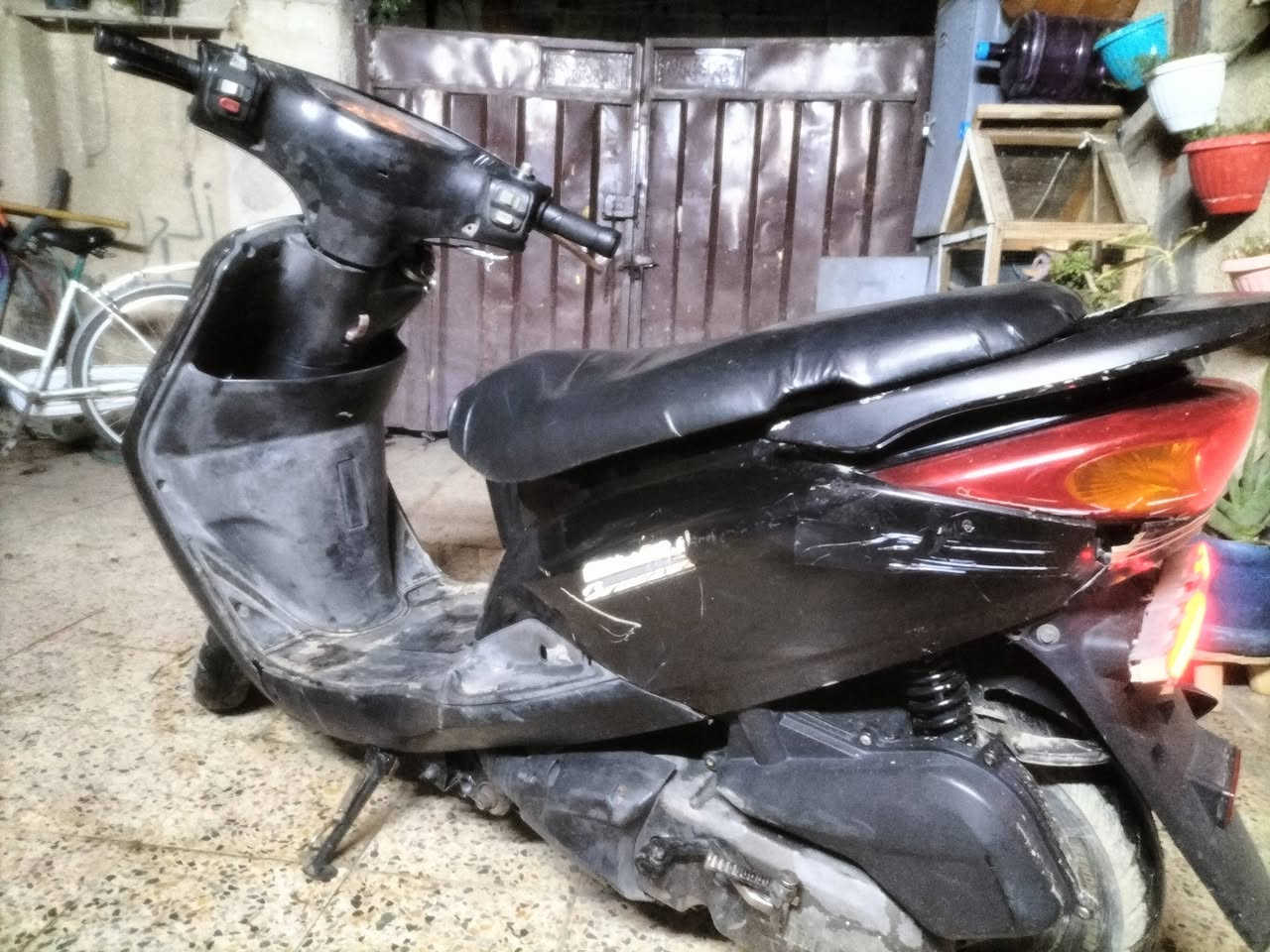 السلام عليكم دراجة بريز للبيع دراجة حلوة ونضيف شغالة نكرة سلف وهندر مكينة ناعمة كهربايات كلهة شغالة دبلات شغلة مكينه كلة بلادية 
مكاني الغزالية سعر 350 اوبيهة مجال رقم ***********
