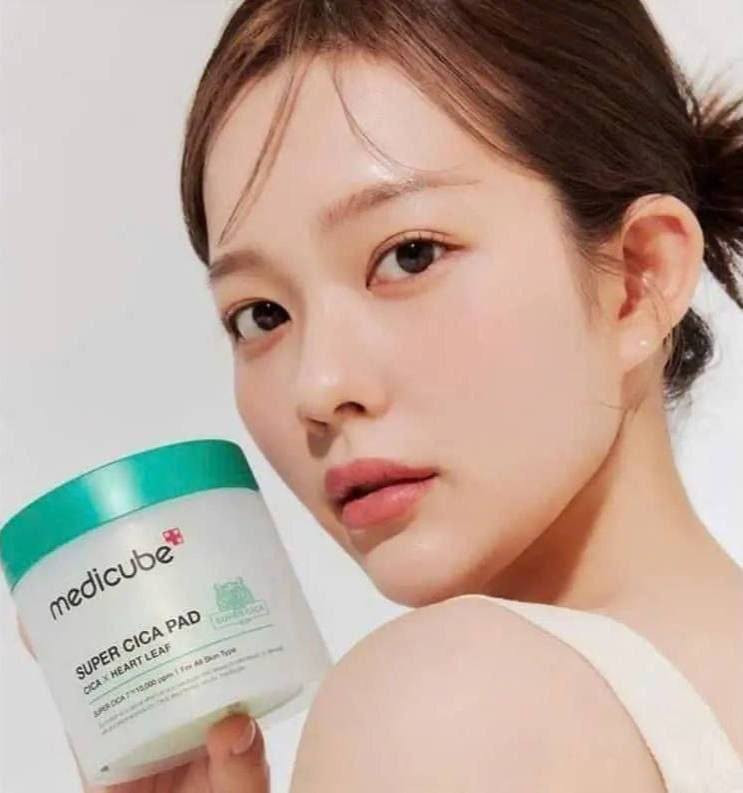 ✨قطن تونر سوبر سيكا من ميديكيوب الكوري الاصلي 🇰🇷💯
✅الفوائد الرئيسية:
✔️ يحتوي القطن على ماء أوراق السينتيلا أسياتيكا، مما يساعد بشكل فعال في تقليل الاحمرار والتهيج وتهدئة البشرة المتضررة من العوامل الخارجية.
✔️يتميز القطن بتصميم ثنائي الملمس الجانب المنقوش يساعد على إزالة خلايا الجلد الميتة والدهون الزائدة، بينما الجانب الأملس يمنح ترطيباً عميقاً بفضل مكونات مثل حمض الهيالورونيك والبانثينول.

الاصلي المنشأ كوريا🇰🇷💯
سعر الدرزن ٧٢ الف
يوجد لدينا توصيل لجميع محافظات العراق✔️


**إذا كنت صاحب هذا الإعلان وتريد حذفه لأي سبب، رجاءا أرسل رسالة إلى الدعم الفني**