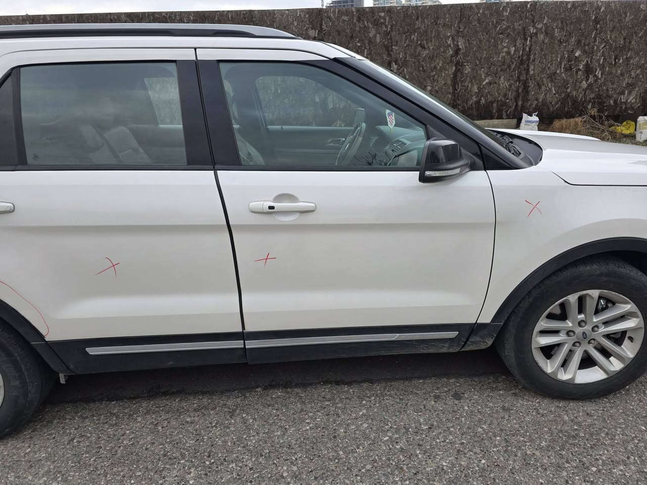 السلام عليكم و رحمة الله وبركاته
فورد اكسبلور ٢٠١٨

XLT

محرك 3500 
مكينة ٦ سلندر 

رقم أربيل 

بصمه 

كشن جلد 

شاشه كبيره

داخل بيجي

تحكم ستيرن جهتين

شفتات سرعه 

٧راكب 

كشنات هيتر

ستيرن هيتر

٣قطع تبريد 

شاشة اعطال

مري كهربائيه

حساسات إماميه وخلفيه

صندوق شفط كهربائي 

ويل كب حجم ١٨ 

ماشية 153 الف 

السعر ١٧٢

مكان السياره أربيل

السيارة بأسمي نفس اليوم تتحول 

صور الحادث مرفقة

استفسار رقم ***********
