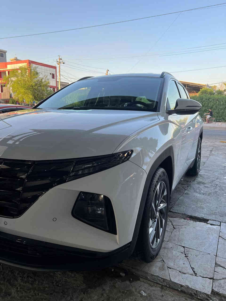 سلام عليكم
مكلف بالنشر 
•للبيع توسان (خليجي ) 
•الموديل 2023 
•فول مواصفات عدا البانوراما 
•المحرك :  دوش 2000 
•الرقم بغداد بأسمي 
•المواصفات 
•دخول ذكي(بصمة عدد 2)
•تشغيل عن بعد 
•تشغيل بصمة 
•جرس تنبية عنده السرعة 120 
•لايت دوار معه الاستداره 
•دشبول متغير ألوان 
•مري شفط 
•كشافات 
•اريل نفكيتر 
•كاميرا دوارة 
•شاشة كبيرة  ايباد  +كاميرا اصلية 
•حساسات امامية خلفية
•مصابيح امامية زنون مع LED 
•مصابيح خلفية LED
•تتسع المقصورة ل 5 ركاب 
•مقاعد امامية كهرباء عدد2
•مثبت سرعة Cruise 
•أوضاع القيادة Drive Mode ايكو_سبورت_نورمال 
•فول تحكم ستيرن
•هاند بريك بصمة
•نظام مانع الانزلاق 
•نظام نزول منحدرات 
•أشاير بالمري 
•اوتو هولد
•ويل كب 
•شحن وايرليس
•ستائر ابواب خلفية
•تبريد امامي خلفي )  
بيهة صبغ بقبق الجنطة مأشر عليه الباقي كله مكفول 
( رقم جديد إنكليزي ) 
•سعرهة 218 وبيها مجال اتصل وتدلل 
•مكاني بغداد 
•رقم الهاتف ‭0772 515 8514
