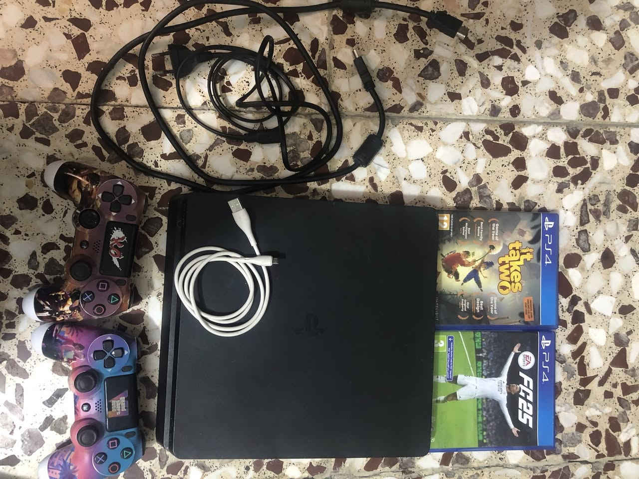 بلي فور سلم نضافه 100‎%‎كامل ملحقات وجوستكات ثنين اصليات من سوني ومحدث اخر تحديث وبي اشتراك بلص فاخر ابو الشهر قيم واخذ وبي قرصين فيفا25+اتيكست تو
اتصال:***********
