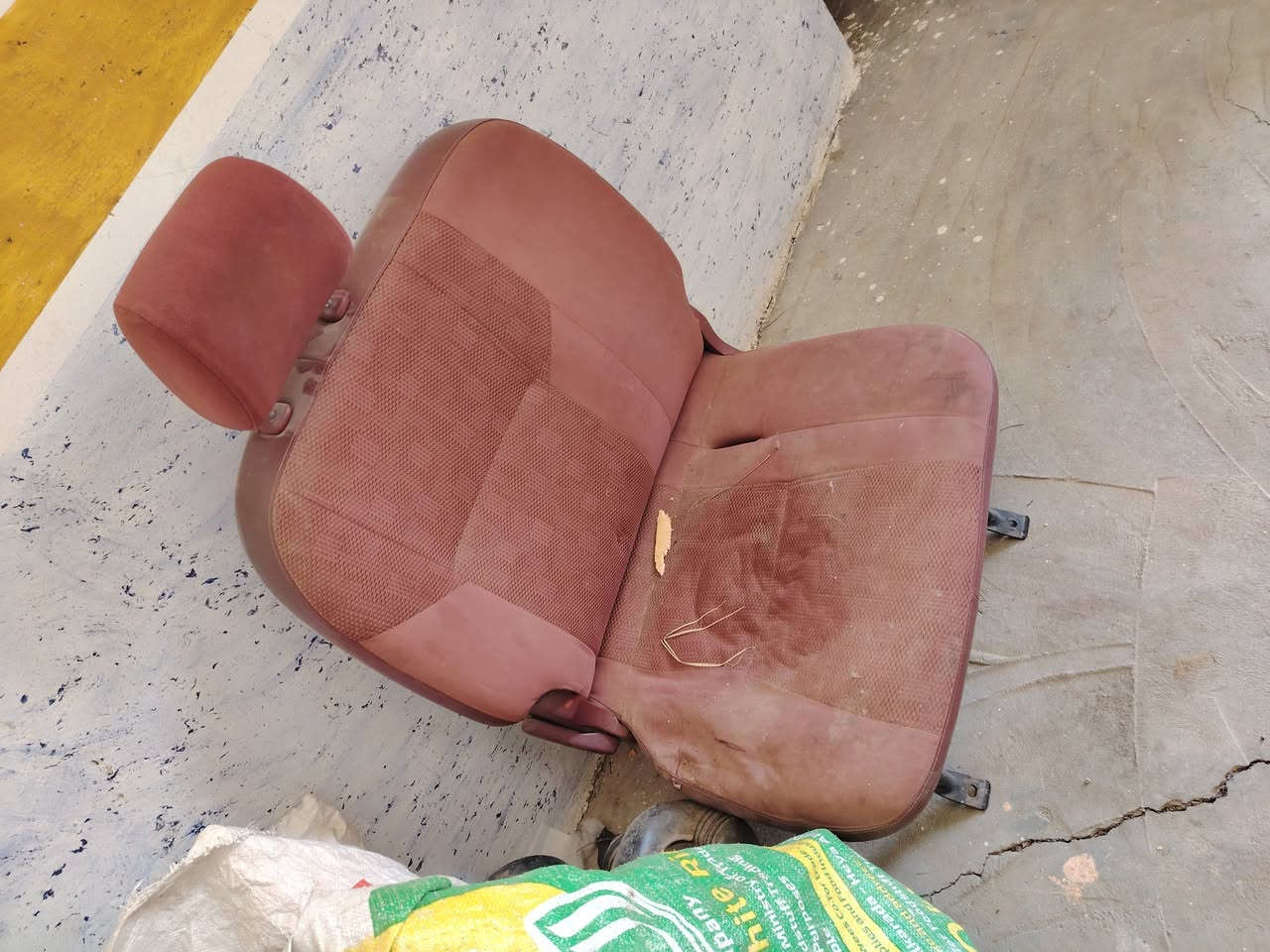 السلام عليكم
كشن فلاونزه موديل 14 فول مواصفات جهه السائق
السعر 225الف وبيه مجال
كشن فلاونزه جهه العبري السعر 100الف وبيه مجال
باب نيسان موديل 12 مكفول من الصبغ جاهز ملحقاته
سعر225الف وبيه مجال
الاستفسار خاص


**إذا كنت صاحب هذا الإعلان وتريد حذفه لأي سبب، رجاءا أرسل رسالة إلى الدعم الفني**