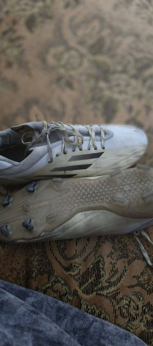 حذاء ستد ملاعب شرط الضمان شخط مابيها مجرد(صخام) لون اسود عليها غير ذلك ضمان كلشي مابيه ماملعوب بيها بس كم لعبة خماسي جودة وتصنيع راقي ومابيها اي فتك او ضرر قياس 43 فيتنامية ام الباركود سعرها 30 الف الموقع نجف وفاء تواصل (***********)
