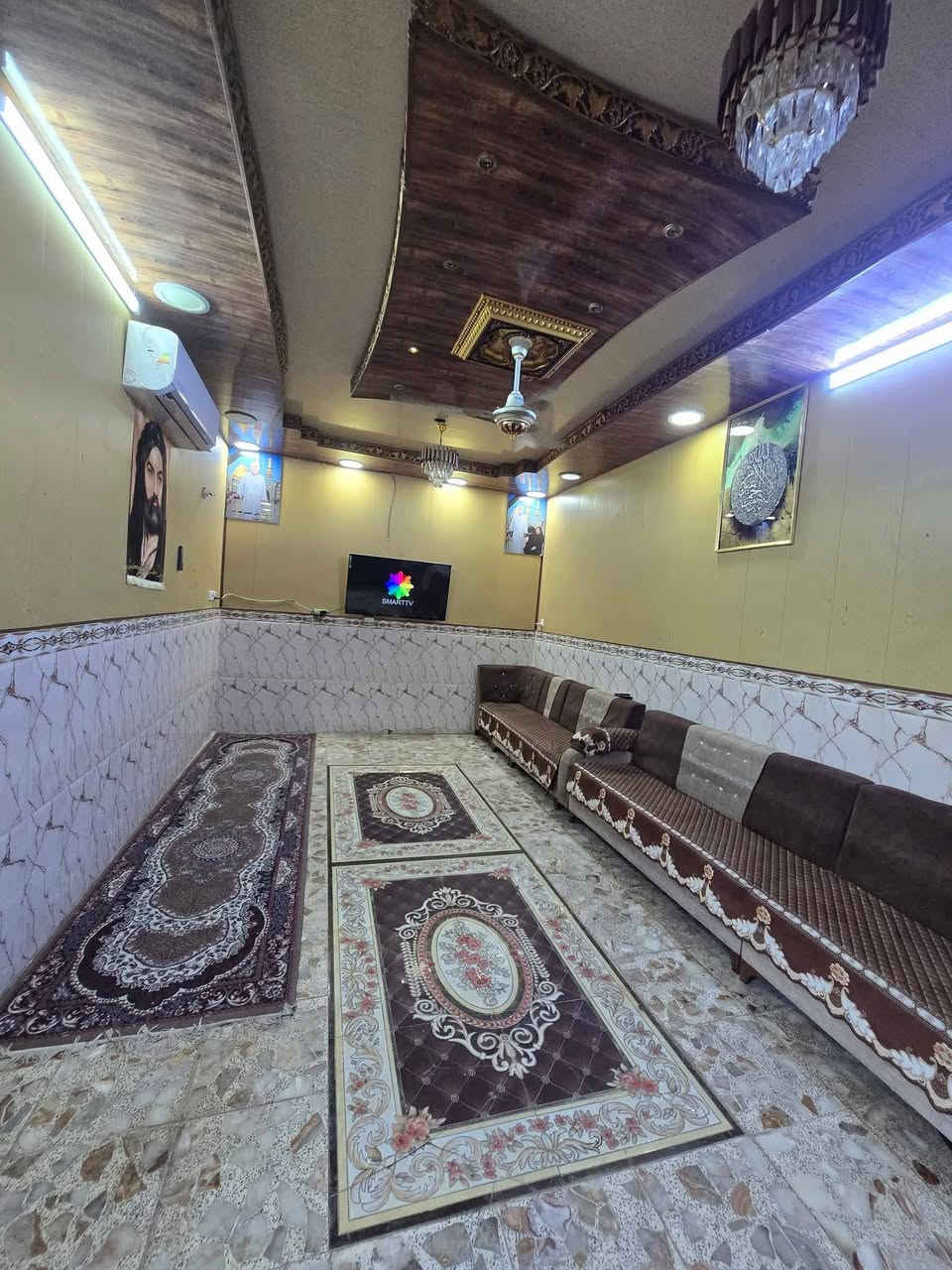 بيت لبيع بشارع المطار الجديد المساحه ١٢٥متر يحتوي على غرف٢ وصاله ومطبخ وستقبال ومكشوفه وصحيات وطارمه السعر ٣٥ وبي مجال للستفسار***********مكتب بركات ام البنين قرب مثلجات سنبله
