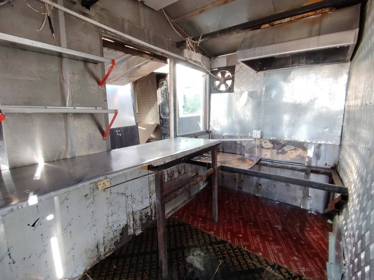 سلام عليكم شباب عدي هاي العربانه للبيع
قيسات الخرجيه طول 2.40 العرض 1.56 الحديده مع الهوك 1.56 قيسات الداخل الطول 2.30 العرض 1.42
ميز تقديم طول 1.60 عرض 50 سم ارتفاع 80 سم
ميز طباخ طول 1.42 عرض 67 سم 
رايده بمليون وبيه مجال بسيط ورجائن الي مو شرايه لا يكسر بسعره لين مثل ماجنت صدر رزق اليه اتصير مصدر رزق لغيري مكاني بغداد حي الوحده هذا الواتس الي حاب يتواصل وياي ***********
