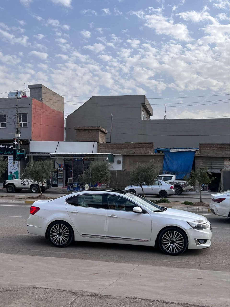 كادينزا 2014ملكي فول فول كل بشرت محرك  كبس  بس بونيت و شبر جملغي خلفي تبريد كير و محرك بشرت ولا دينار مصرف  سعر ١٤٣  و مجال *********** أربيل, العراق
