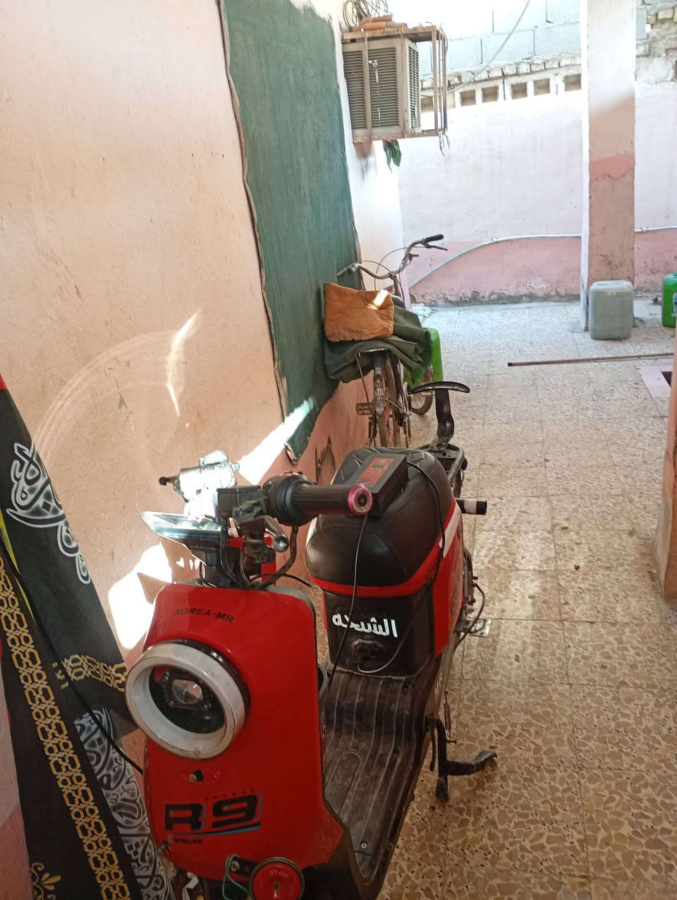 سلام عليكم دراجة ار٩ للبيع او المراوسه  مديل ٢٥ السعر275وبيها مجال الدراجه بطاريات متفخه بس تمشي طبيعي  المكان البصره جزيره شراي يطب خاص ***********
