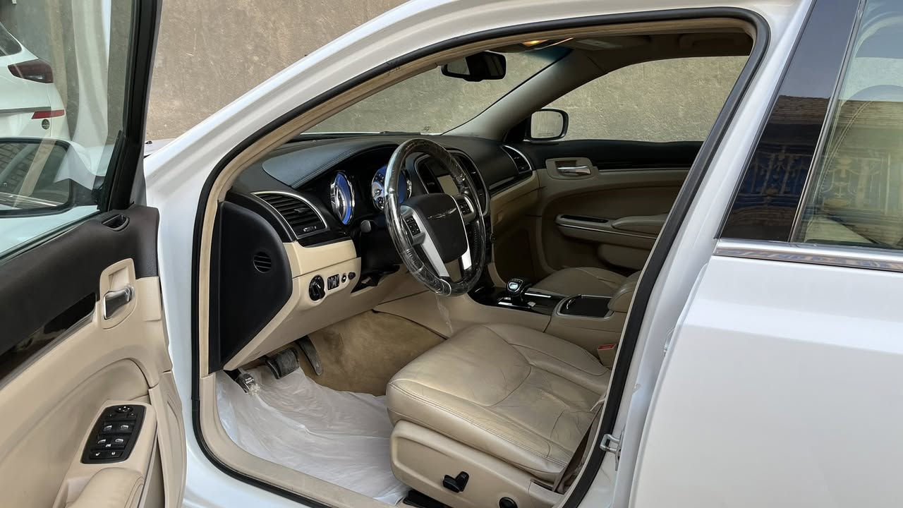 السلام عليكم
اوباما خليجي حاوية (2014 خليجي دخول سياحة)
 مكفولة كفالة عامة من الگصة والسرقة والعشائر 
دواخل عسلي گير ماوس مكينة 3600
تو ويل بدون نواقص حجر بيئة موجود دخول جديد
بيها أرقام شمالية شغل حلو 
السعر : 88 وبيها مجال قليل للشراي
للتواصل الأتصال بالرقم:

‏ ‭0773 350 3322‬
