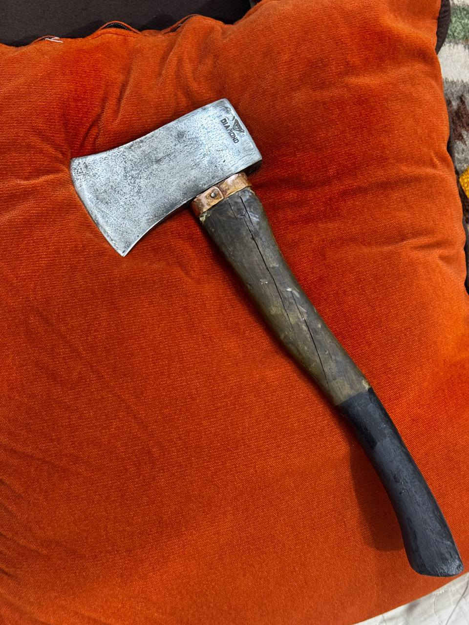 طبر قديم ديموند ابو الجوهرة مختوم نضيف طولة 45 سم
*********** بغداد
