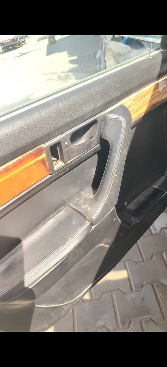 سلام عليكم للبيع سياره بيه حادث  بجم جه وحده مكينه بطه  رقم بصره راعيه بلكوت سنويه صاقطه عليه غرامه 400الف السياره بلكوت حي الشهداء تحويل مباشر سعر 15ورقه بيه مجال  رقم تلفون ***********/***********
