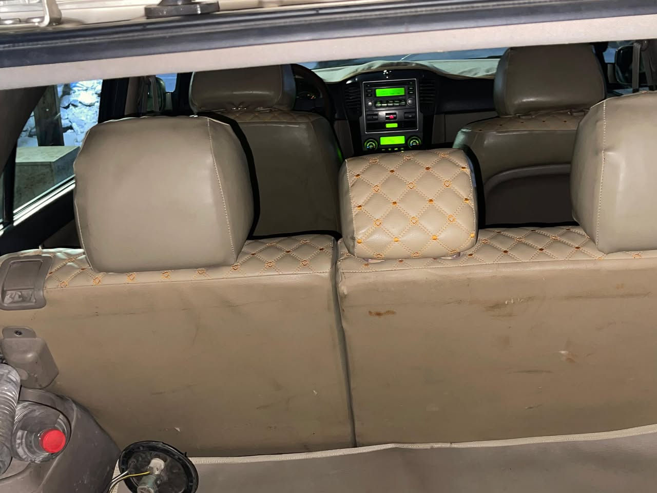 كيا سورنتو موديل 2009 الون رمادي داكن رقمها بغداد خصوصي سياره حلوه بلاديه بدون صبغ قطعه وحده فقط  يرادلها صبغ جماليه فقط كير محرك كفاله تبريد ممتاز حداديه جيد جدا سياره ترايها كلش حلوه وقويه سعرها 100 وبيها مجال بسيط مكان السياره بغداد الغزاليه لاستفسار لاتصال ***********. 0785704800
