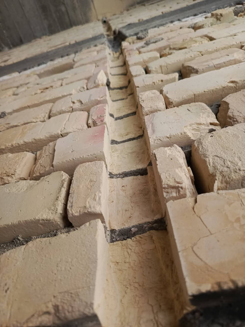 السلام عليكم عامل كهرباء كص وحفر وتثبيت بوكسات وبواري وعندي خبره بلتسليك واشتغل شبكه مكاني بصره تنومه واتساب وأنه خادم ***********
