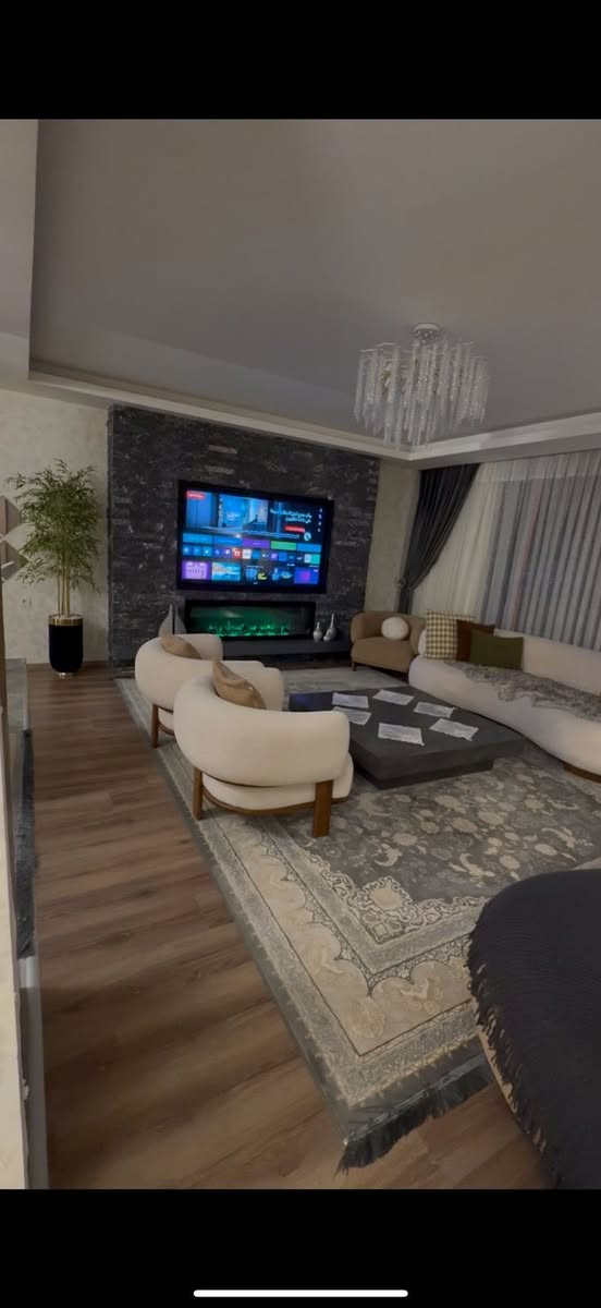 🏡 شقة فاخرة للبيع في مشروع الفرنسية 2

📐 المساحة 165 متر
📍 عمارة 4 - الطابق 17
🌳 واجهة مباشرة على الحديقة
🌅 إطلالة بانورامية مميزة
🚪 باب منفرد

✨ ديكورات راقية وفخمة
✨ أثاث كامل فاخر ومتكامل
✨ جاهزة للسكن فوراً

فرصة مميزة للراغبين بالسكن الراقي والاستثمار.

📞 ***********
📞 ***********

🏢 مكتب عقارات كي نيست
