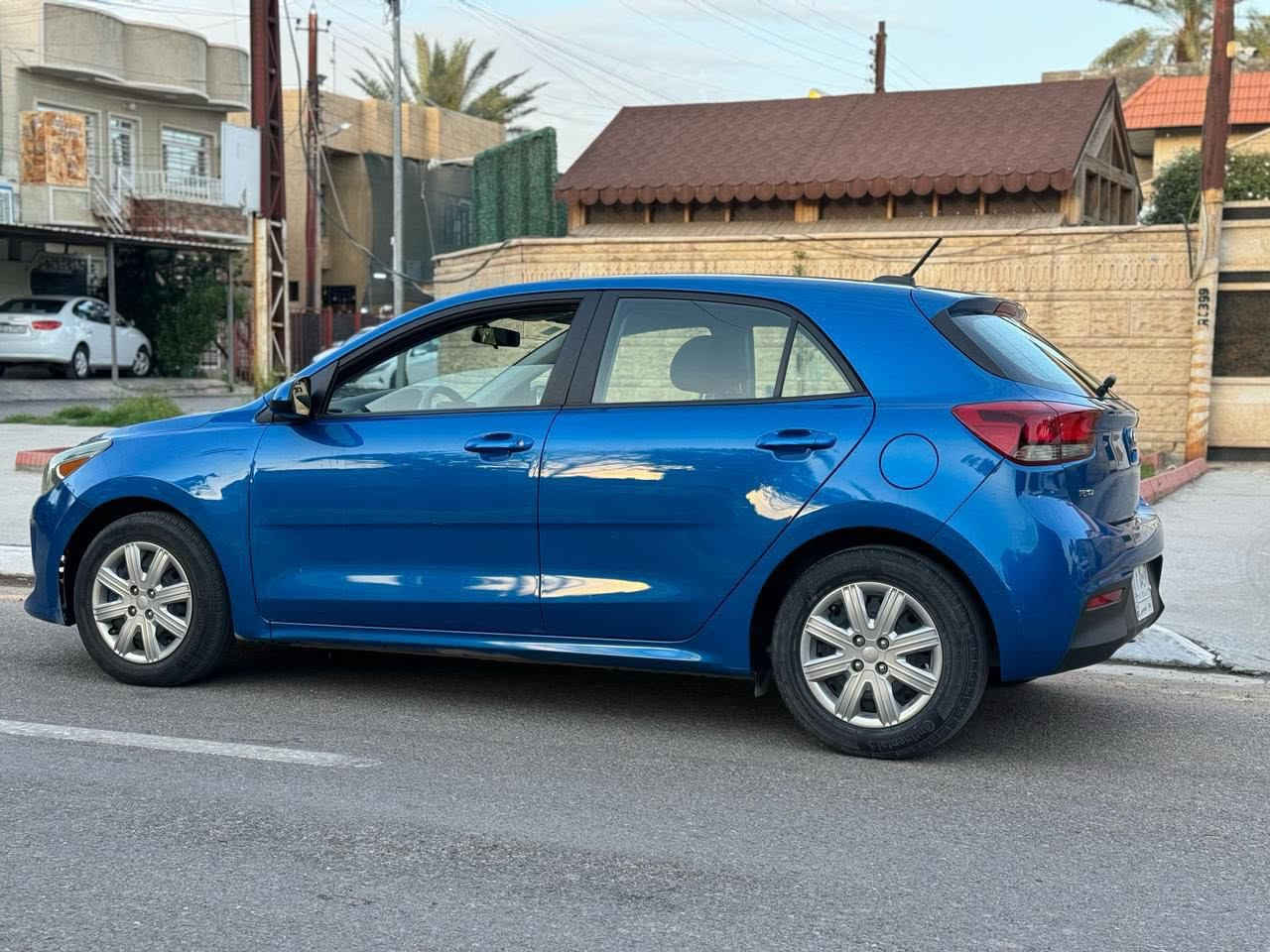 كيا ريو 2021 s وارد اميركي  
هاج باك الشكل الجديد 

￼محرك 1600  

ماشية 11 ميل 

حادثة دعاميه اماميه صبغ فقط 

شاشة كبيرة
 
بلوتوث 

Carplay

كامره

 خلفيه
 
مانع انزلاق   

ويل كب 

تحكم 

كروس سرعة  

كشنات مخمل 

كشن خلفي قلاب 

تدفئة و تبريد خير من الله 
 

السعر 112 وبية مجال للطيبين

السياره مكانه بغداد العامريه

***********

