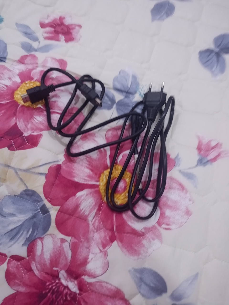 السلام عليكم عندي بلي فور سلم ذاكره 512 نضافه 90 بلميه أونلاين وياه أقراص تلاثه الي هوه 

gta5 
Minecraft 
FIFA 18
وبي حساب بلي اصلي بي العاب 

The crew motor fest
FIFA 25
Grand trzmo sport 
وياه يدة تجاريه درجة اولى 
وكارتون مطابق مال god of war
و الجهاز مامفتوح ولا شام ايد المصلح 
و الجهاز أنه ما نستخدمه هواي تقريبا اقل من 5 أشهر هيج لان عندي مدرسه 
سعره 280 وبي مجال للطيبين
الجهاز ياباني 
واليده موجوده بس ماصورتهه 
و الجهاز جان مضموم بي جيس


**إذا كنت صاحب هذا الإعلان وتريد حذفه لأي سبب، رجاءا أرسل رسالة إلى الدعم الفني**