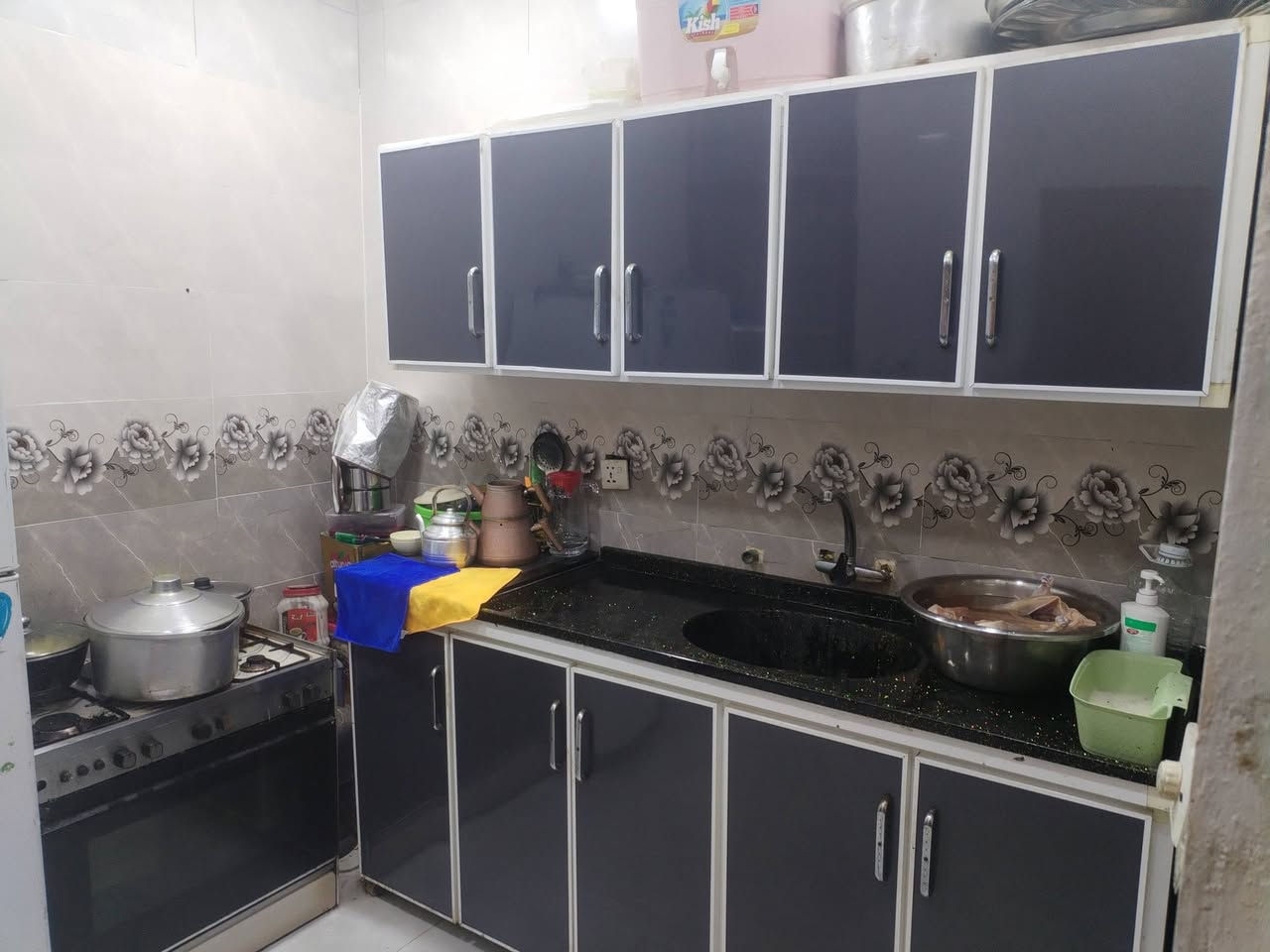 يوجد بيت المساحه 100 متر طابقين يتكون من 4 غرف نوم ركن شارع 15 مقابل حديقه طابو صرف تحويل مباشر كامل خدمات وسكن في الصقلاويه حي الشهداء الثانيه الجمعيه  السعر 55
الاستفسار ***********0
***********
