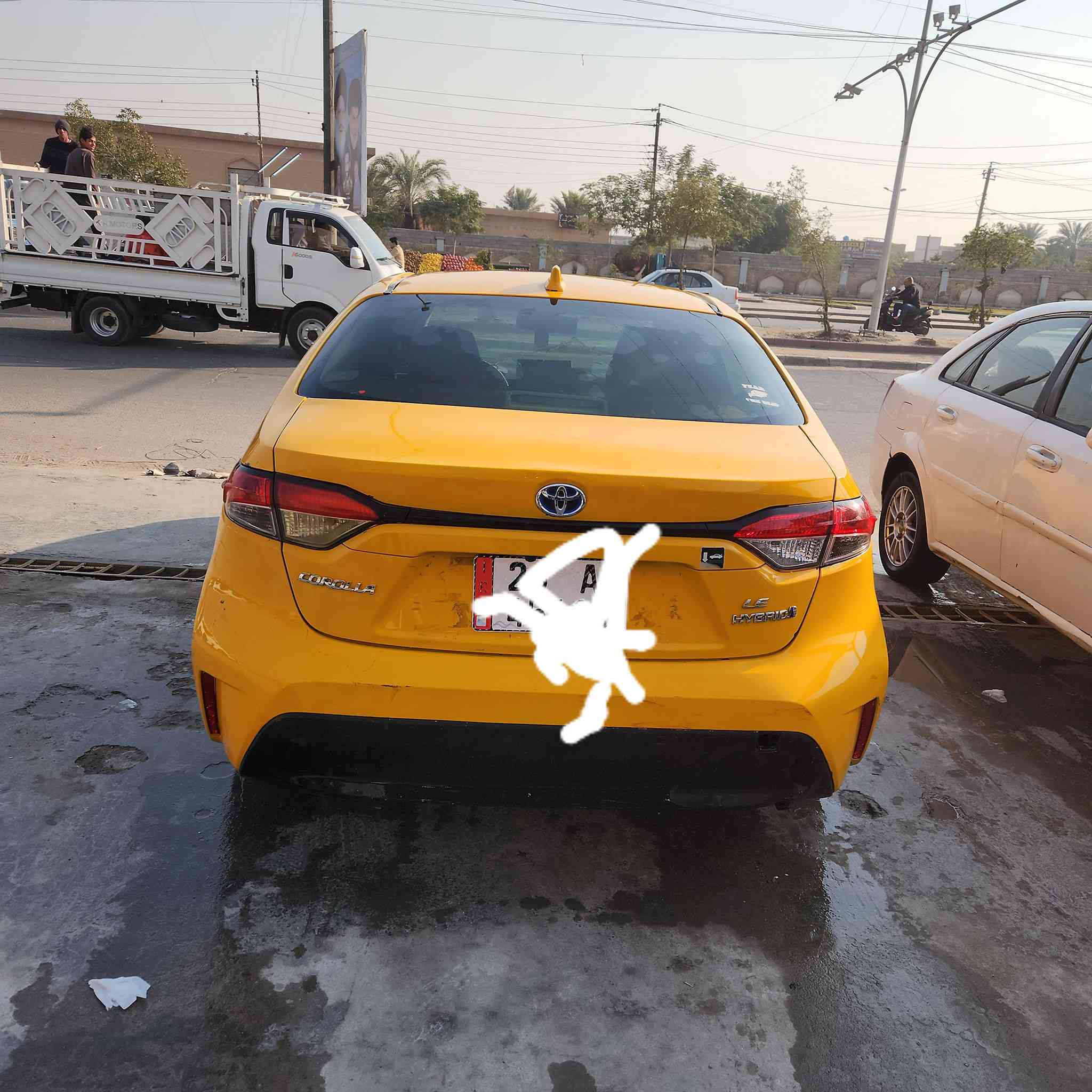 السلام عليكم جميعن
لل بيع كورلاء موديل 22 وارد أمريكي السياره هايبرد. 
مواصفات السياره معروفه. 
السياره بسمي تحويل مباشر. 
حادث السياره من أمريكي بجم.
تخم تايرات جديد صار شهر. 
السعر    120 بي مجال حق الجيه 
العنوان بغداد حي الجهاد. 
*********** بي واتس.
