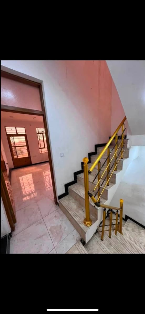 🏡 للإيجار في السيدية
✨ فرصة مميزة للسكن العائلي ✨

📍 بيت سكني بمساحة 50 م²، نظيف وجاهز للسكن.

🔹 يحتوي على:

* 3 غرف نوم

* صالة

* مطبخ

* خدمتان

* كراج

* حديقة وتشجير

💰 الإيجار: 800 ألف دينار مع وجود مجال للتفاوض

📞 للاستفسار:***********

🏡 مكتب حلم عقاري

📍 الفرع الأول: السيدية – الضباط (شارع الكويتي)

📍 الفرع الثاني: السيدية – شارع 40
