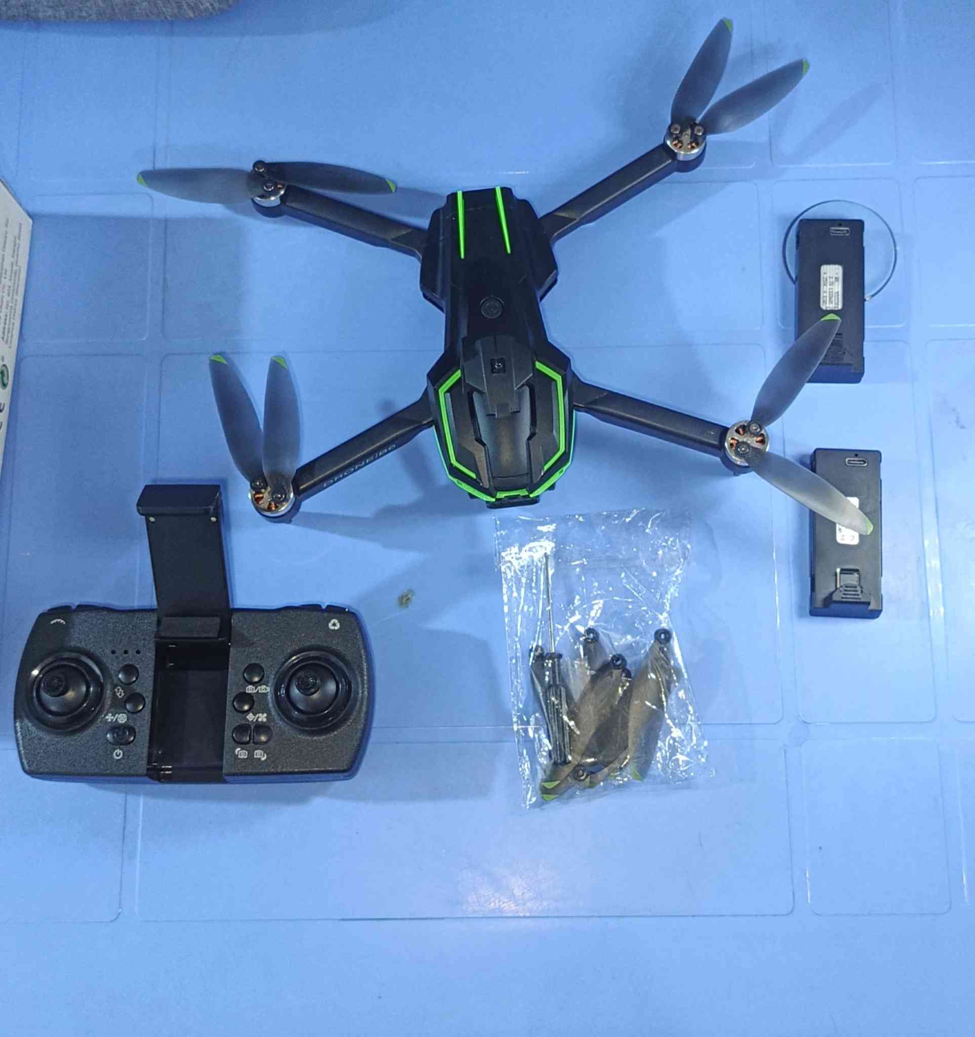 درون للبيع. 
المكان جبله. 

🔥🔥🔥🔥🔥🔥🔥🔥🔥🔥
نوعيه B6.      

طيران لمده 15دقيقه. 

دوران 360درجه. 

كامرات عدد 2 

حساس مانع تصادم 360درجه. 

تربط عله جهاز. 

تحتوي على ريش احتياطي عدد8.

بطاريه عدد 2.

ودرنفيس خاص بيهه. 

ارتفاع 150متر  المدى 200

رقم ***********
