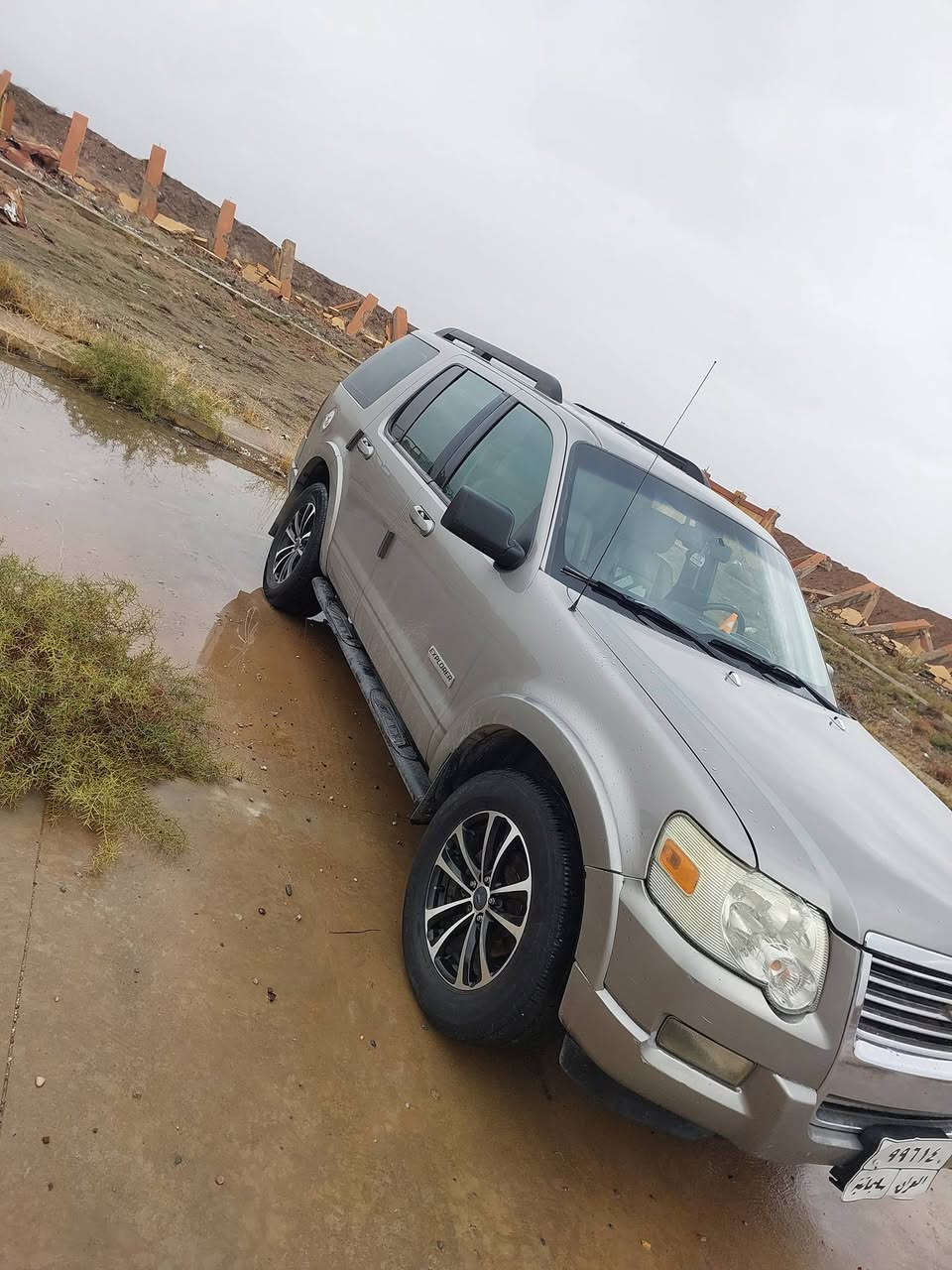 السلام عليكم من رخصة الادمن المحترم سياره فورد اكسبلور موديل 2008 رقم سليمانيه للبيع سعرها ٩٠ورقه وبيها مجال للشراي ٥راكب ٦سلندر تدفئه تبريد كله شغال حادثها جاملغ جهة السايق وشويه خشم البنيه سياره نظيفه وخير من الله الشراي يتصل وهذا رقمي ***********
