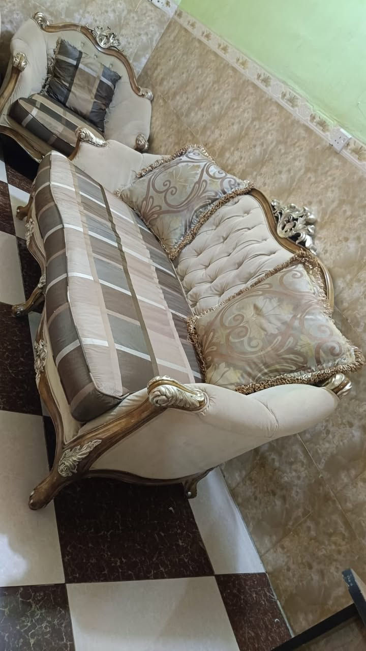 تخم  زان ٨ مقاعد ويه سيت طبلات عدد ٥ مكان كربلاء سعرهم ثنينهم ٥٠٠ بيع مستعجل ***********

