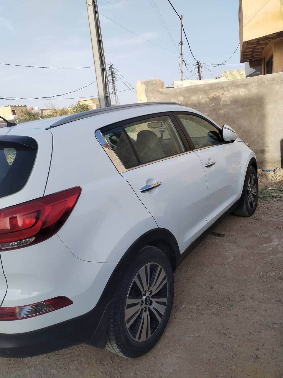 السلام عليكم سياره لبيع سبورتج ٢٠١٦ مواصفات نص فول سياره نضيفه محرك ٢٤٠٠ وكير مكفولات
رقم ***********
