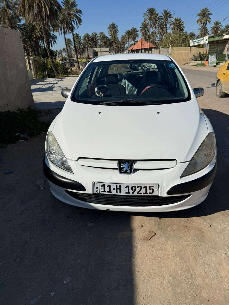 بيجو ٢٠٠٥ رقم انكليزي السياره رقم بغداد حلوه وجاهزه باستثناء التبريد مكانها بغداد وتحويل مباشر وهذا رقم راعيها*********** السياره بلاديه
