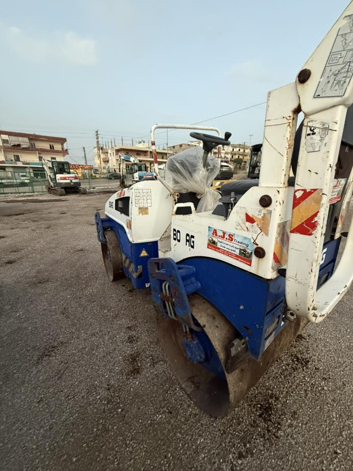Bomag bw120 
Super clean


**إذا كنت صاحب هذا الإعلان وتريد حذفه لأي سبب، رجاءا أرسل رسالة إلى الدعم الفني**