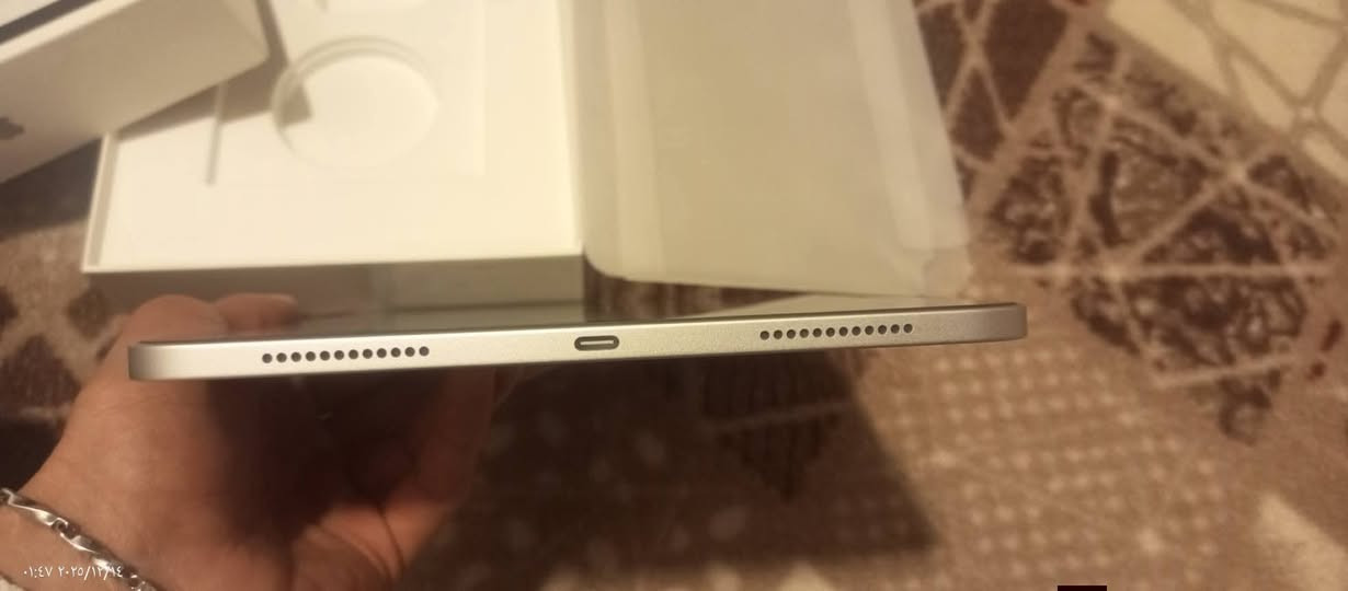 ايباد 11 (16) A للبيع ذاكره 128 بطاريه 100 جديد ما صارلي هاي من ماخذه فول نظافه شوفه كدامك وتقنع يله تاخذه سعر 400 قفل
*********** عمارة, ميسان
