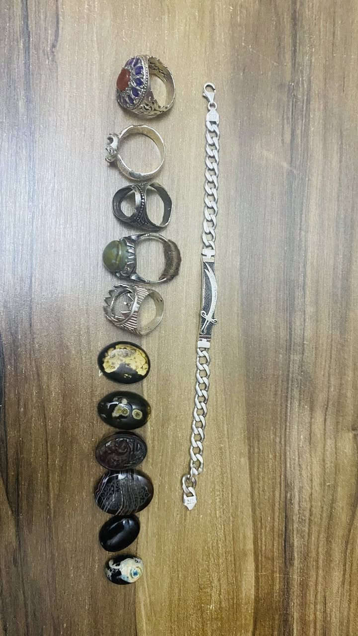 السلام عليكم للبيع شلعه وحده قيم باليرضي بي الله وتعال خاص 
مكاني نجف ماعندي توصيل


**إذا كنت صاحب هذا الإعلان وتريد حذفه لأي سبب، رجاءا أرسل رسالة إلى الدعم الفني**