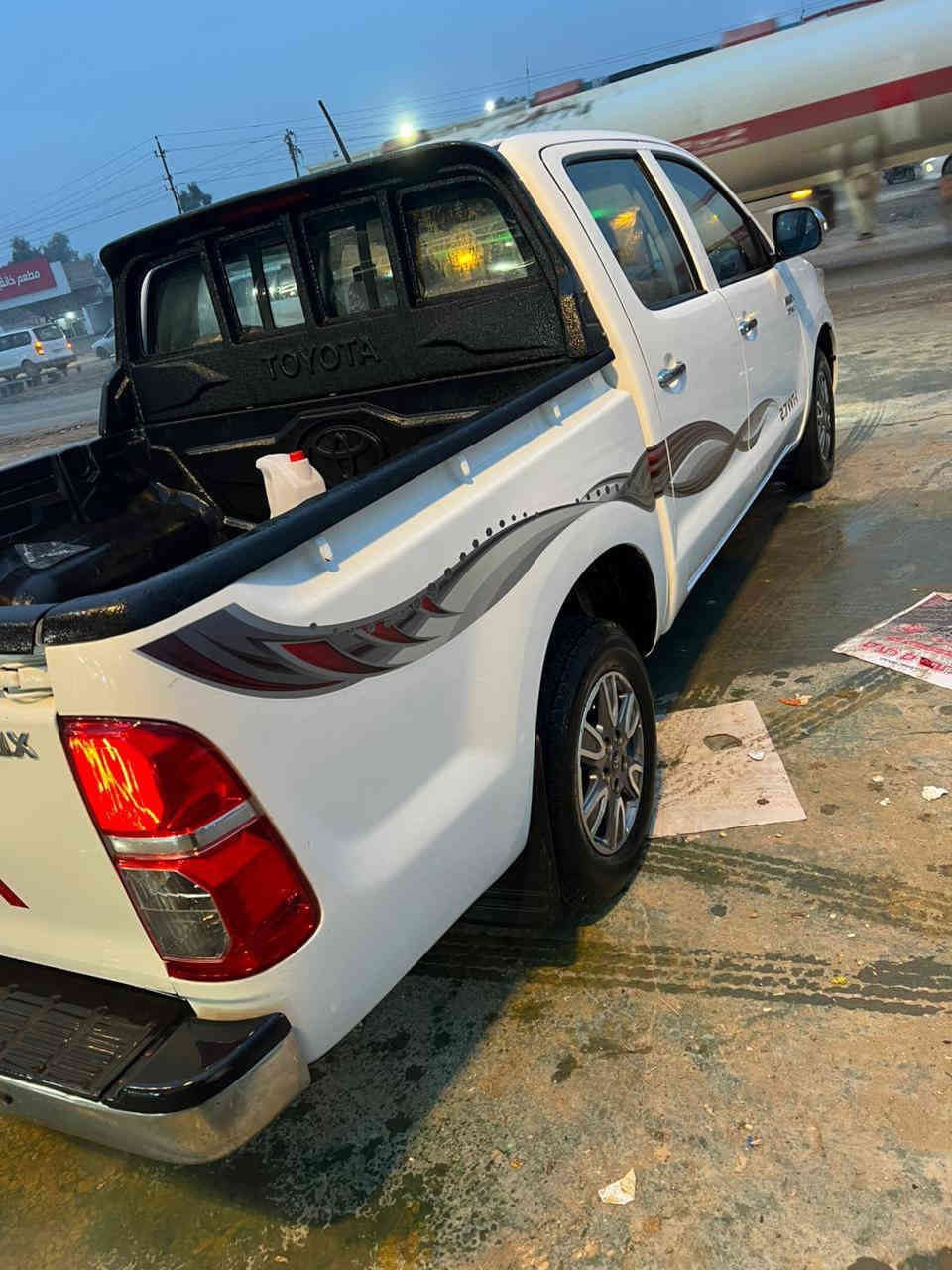 هيلوكس موديل 2013 شاصي 19 رقم واسط انكليزي تحويل مباشر لاتنقيص ولابخار سنويه مجدد 2031 مكفوله لاصبغ ولاتبديل بارد قليل مكان السياره بغداد السعر 185$ *********** ***********
