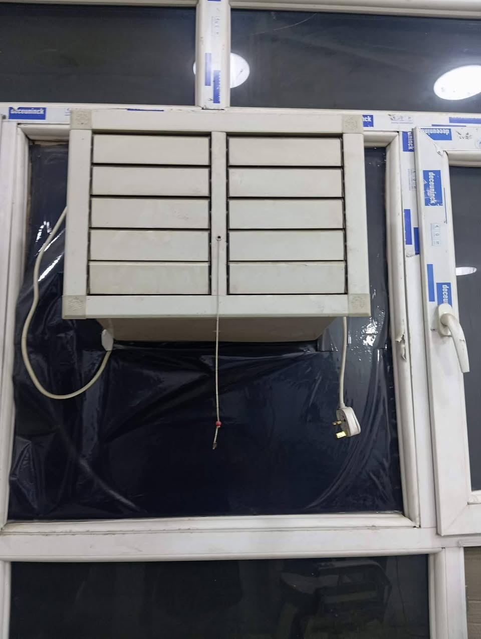 سلام عليكم مبردة جنرال سعودي استخدام شهر واحد سعرة250الف 
الاتصال***********
