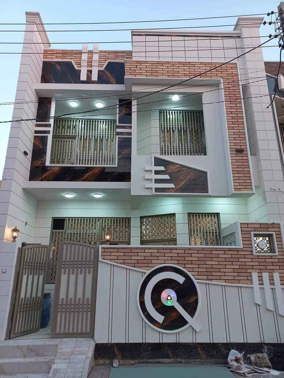 ابو رقيه للواجهات الخارجيه وجميع تصاميم الديكور بشكل هندسي وبانسب السعار الهاتف ***********💯
