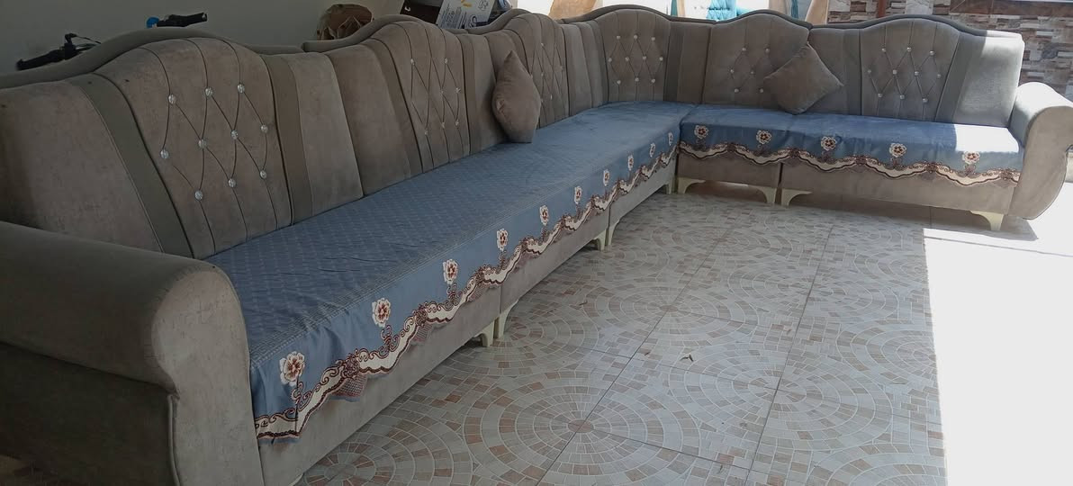 ديوان ٧ونص متر سعره مناسب جداً للتواصل الرقم بي واتساب ***********
