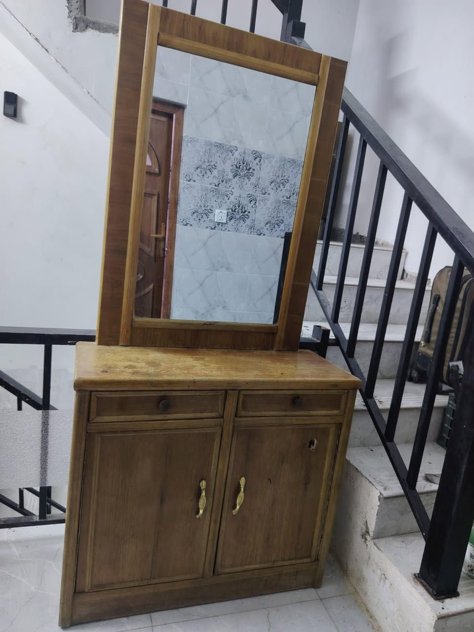 طباخ البو الفرن حجم كبير شغال وكامل عشتار نقص جامه فقط نضيف جدا
السعر 150
ميز تواليت السعر 50
الهاتف: ***********
