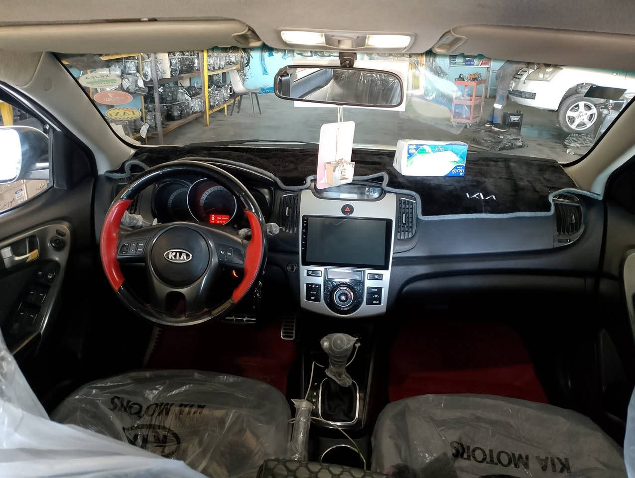 سلام عليكم اخوان سيراتو 11خليجي بيها جاملغ خلفي او قبق جنطه رقم بغداد بسمي هزه جديده محرك 1600صدرامامي خلفي بيه شويه شخوط اشاير بل مري ويل 17 رياضي فتحه بل قماره دواخلها حلوه مكانها كربلاء *********** السعر 108وبيها مجال قليل
