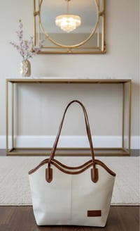 شنط جلد • مناسبة للدوام • ألوان متعددة