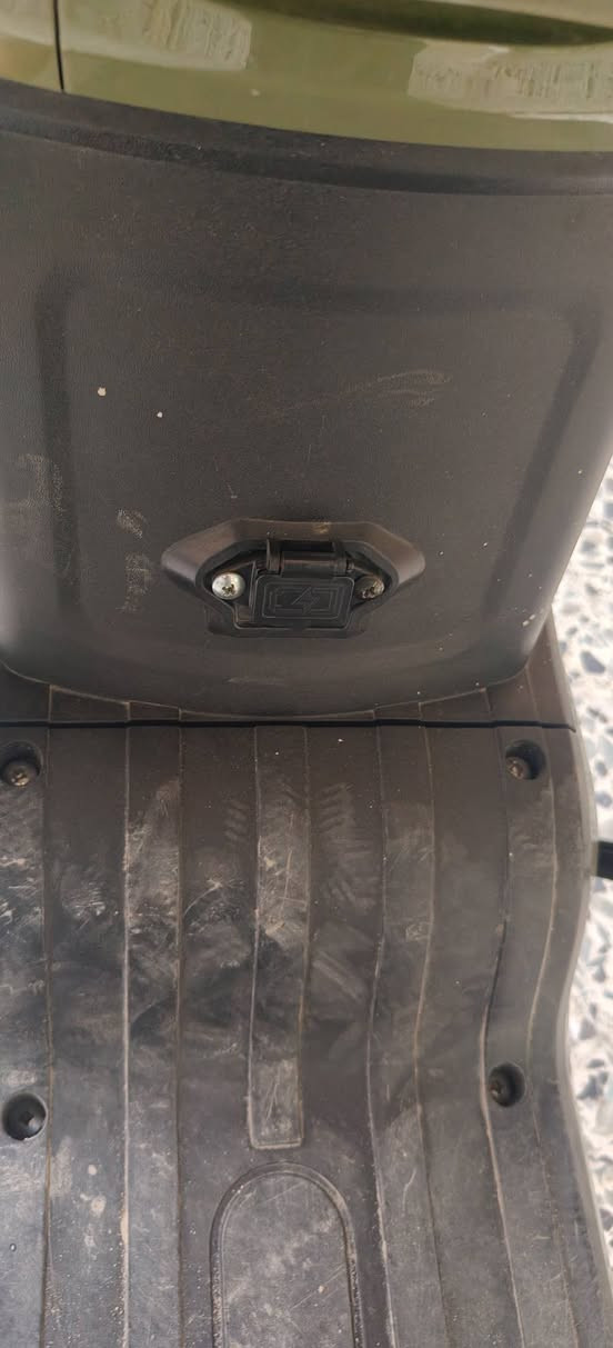 🎯 الفرصة لا تُعوَّض لمحبي السرعة والأداء!

مستخدمة شهرين 2 فقط لا تفوت الفرصة وشتريها سعر 550 الف دينار عراقي وبيها مجال ما تلكة نفساه لحك قبل لا تخلص الكمية لان قليلة بالوان عده اميزهن الاخضر الغامق وهاذا ليس السعر النهائي والاستفسار اتصال على هذا رقم او رسله رسال وسنرد عليك باسرع وقت ولا تضيع هاذه الفرصة امتلاك وحش لا يعوض في هذا السعره وهذا هو الرقم  *********** متواجدين على الوتساب و على الهاتف 

تعلن عن بيع دراجة ياماها R9 بحالة ممتازة وبمواصفات تخطف الأنفاس.
إذا كنت تبحث عن القوة، الأناقة، والثبات على الطريق، فهذه الدراجة هي خيارك الأمثل.

✨ أبرز المميزات:
✅ محرك سريع الاستجابة – أداء عالي يتكيف مع مختلف الظروف.
✅ تصميم رياضي حديث – يلفت الأنظار بخطوطه الحادة وألوانه الجذابة.
✅ نظام فرامل متطور – لأقصى درجات الأمان والثقة أثناء القيادة.
✅ خفيفة الوزن – تُتيح لك المناورة بسلاسة سواء في المدينة أو على الطرق السريعة.
✅ صيانة دورية منتظمة – محفوظة بدقة ومضمونة الأداء.

🚀 خيار مثالي لمحبي:

· السرعة والمرونة.
· التميز بين الدراجات النارية.
· الجمع بين المتعة والموثوقية.

📌 سعر منافس جداً (يُتفاوض بحدود معقولة للمشتري 550الف دينار عراقي وبيه مجال للطيبين الجاد).

📞 للجادين فقط – الاستفسار عبر الخاص. *********** على طريق واتساب و الهاتف

لا تفوت فرصة امتلاك وحش الطرق بمواصفات قمة وتكلفة معقولة! 🏍️⚡
