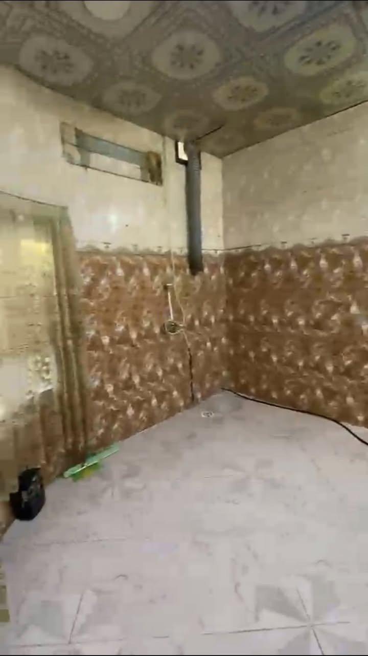 الايجار بيت طابقين الجمعيات2
3غرف+صاله+ستقبال+كراج مطبخ صحيات
وبسعر900الف ***********
