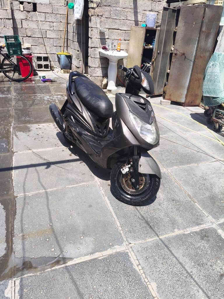 السلام عليكم
دراجة سكنس فحل ياباني للبيع  درا جة نظيفة سلف كهربائيات كاملة بيهاا نقص بس عدادات مال سرعة وبانزين يعني دشبول كامل سعر ٥٥٠ مكاني الزعفرانة شارع المعهد

***********
