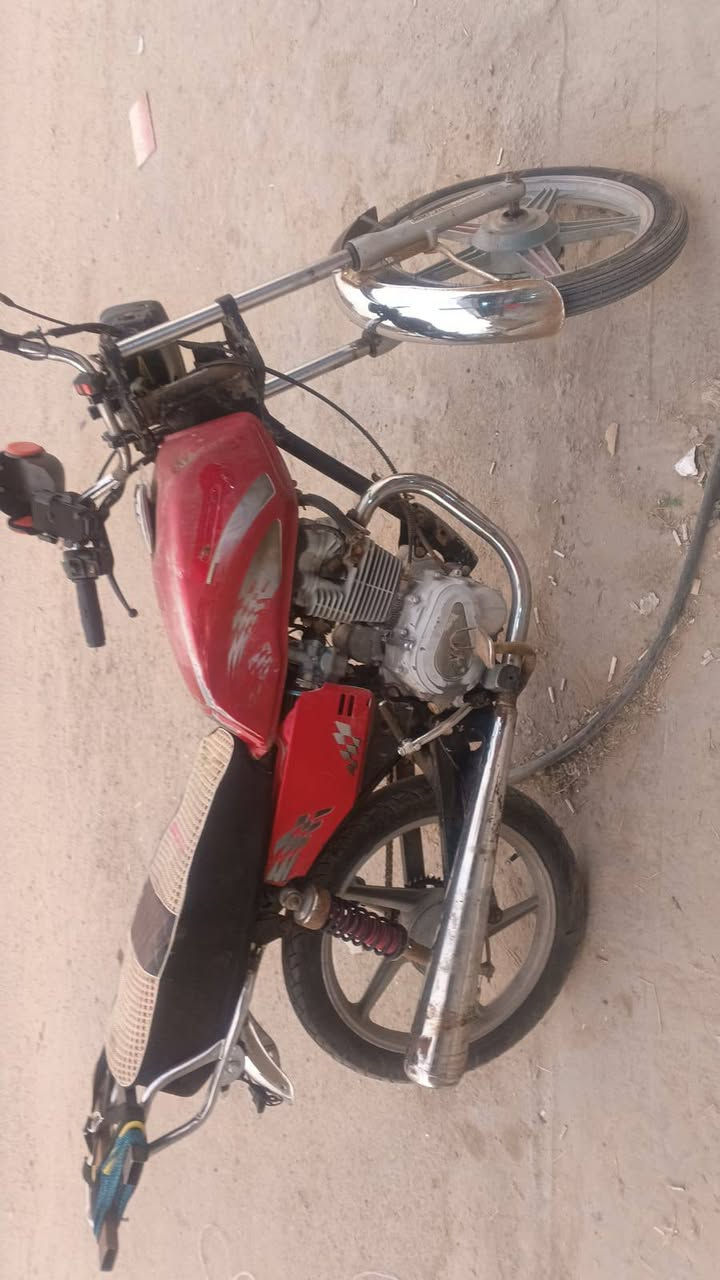 سلام عليكم دراجه فيوم 5 گير
جاهزه ما تصرف عليه ربع دينار شغل وطلع گهربائيات كله شغاله من الطول لطول سلف بگ لايت امامي وخلفي 
اوراق اصولي موديل 2014 
مكان الدراجه الناصريه الاسكان الصناعي 
*********** واتساب
