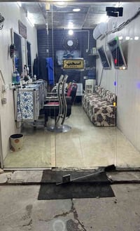 محل الحلاقة محتاج إلى حلاق ثاني منطقة البياع التفاصيل اتصل على هذا الر...