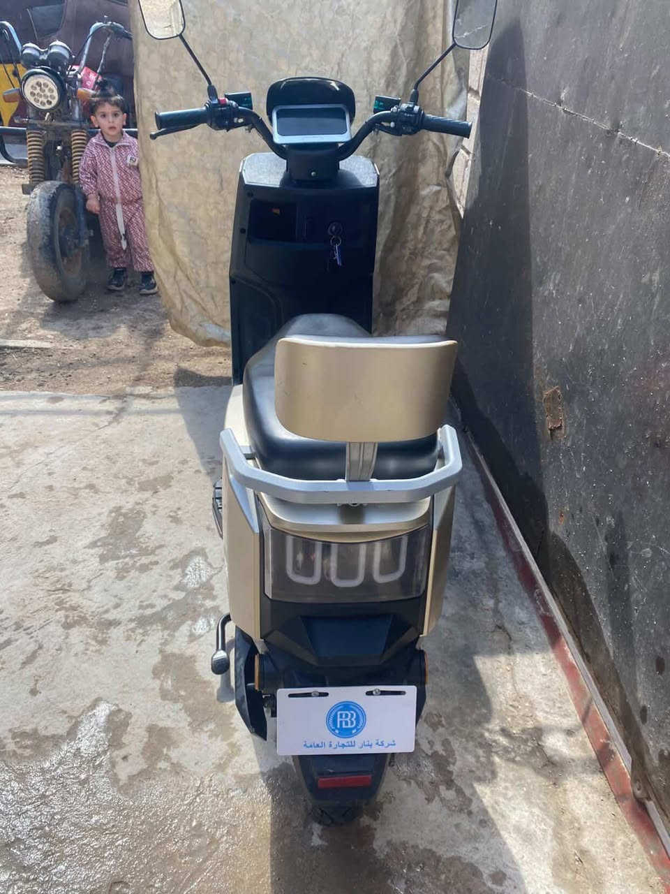 موطور سكنس شحن للبيع نظافتة 90 بطارياته ع فحص اريده ب 600وبيه مجال
اتصال ع ‏‪ 0783 883 4355‬‏
