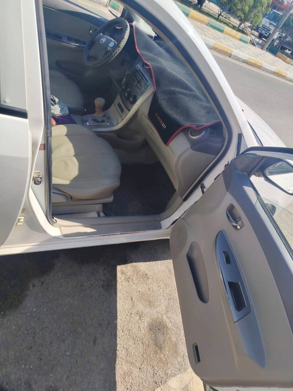 سلام عليكم بي واي دي  جي ثري  موديل ١٣ بصمه   فتحه  بل قماره حره مداور ثاني يوم راعيه يمي سنويه نافذه مكينه كير مكفولات حداديه تخم تاير  كهربائيات كله شغاله  كشر مكفول بس رشه بدوس وبارد قليل  مكاني ناصريه قضاء رفاعي سعر ٤٥وبيه مجال. ***********
