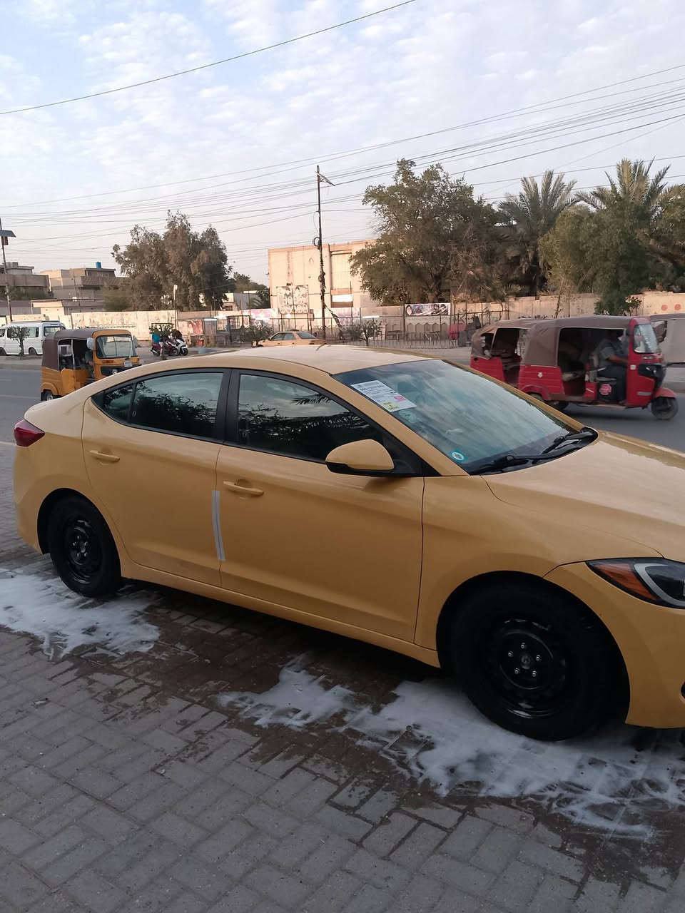 سلام عليكم سياره للبيع 2018 حادث بس جاملغ امامي بدون دواخل مكينه 2000 دوش رقم انكليزي تخم تاير جديد غرفه جديده منظومه غاز سياره جديده ***********
