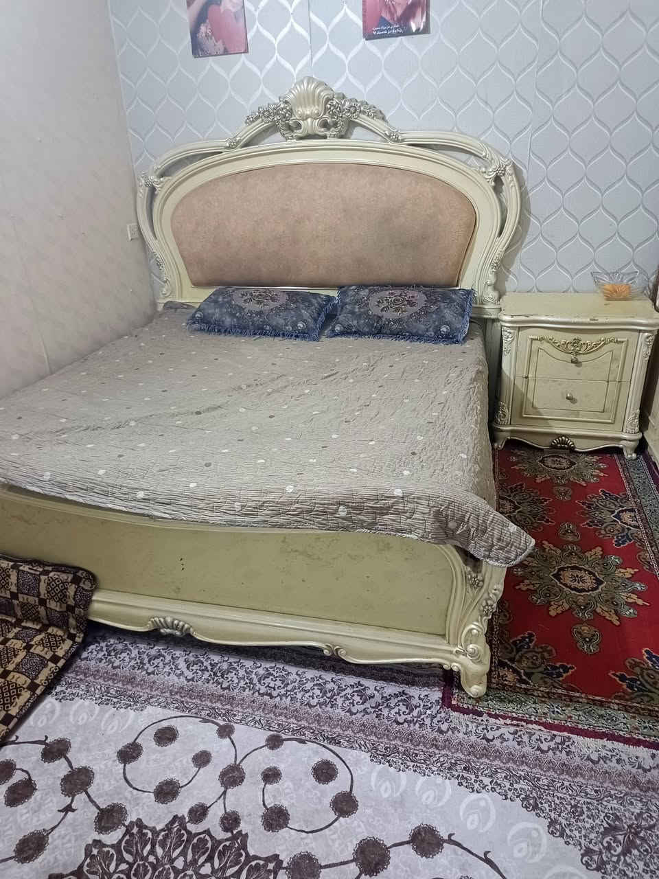 للبيع سعرها 300 وبيها مجال زائد دوشك سعر الدوشه ب 150 مجال  مكان كربلاء ***********
