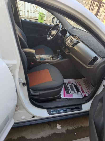 السلام عليكم كيا سبورتج موديل2014 خليجي
 بيه بنيد مبدل وربع الجاملغ الامامي صبغ بدون دواخل 
كير محرك تبريد حداديه كله مكفول 
السعر 140$ 
للاستفسار الاتصال عل الرقم ***********
