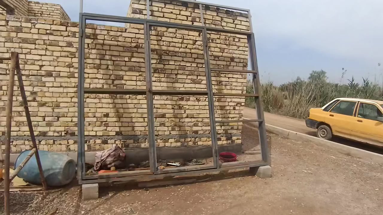 محل البيع جاهز عوزه بس جينكو جيب وشد السعر ٣٠٠ وبي مجال قليل الارتفاع ثنين ونص والطول ٣ والعرض ٣ المكان المدثره ***********
