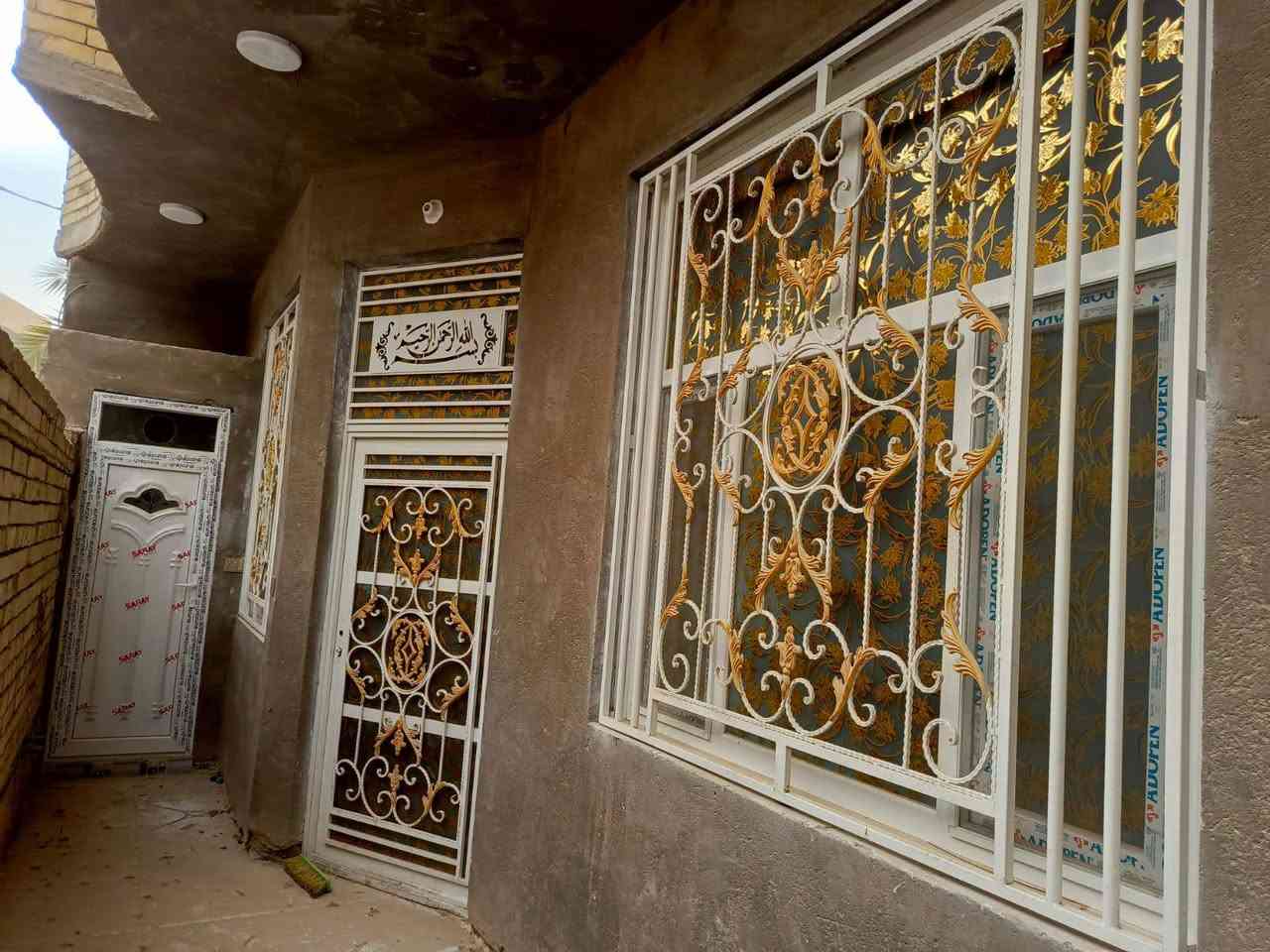 سلام عليكم
بيت 100 متر مربع  طابق واحد ركن طابو زراعي سند 25     على شارعين عرض الشارع عشر امتار  بناء درجه اولى البيبان الحديد والخشب كله تسگام  في منطقة الحر بدايه شارع الكابينات قريب على الشارع العام  السعر وباقي التفاصيل الاتصال على هذا الرقم بي واتساب *********** اتصل وتدلل
