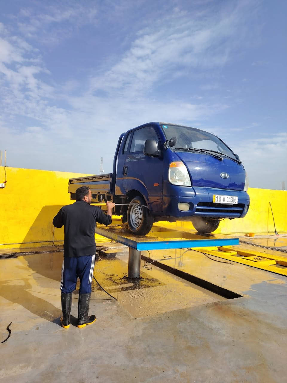 كيه 300لبيع رقم وسنويه جديد سياره خير من الله ***********
